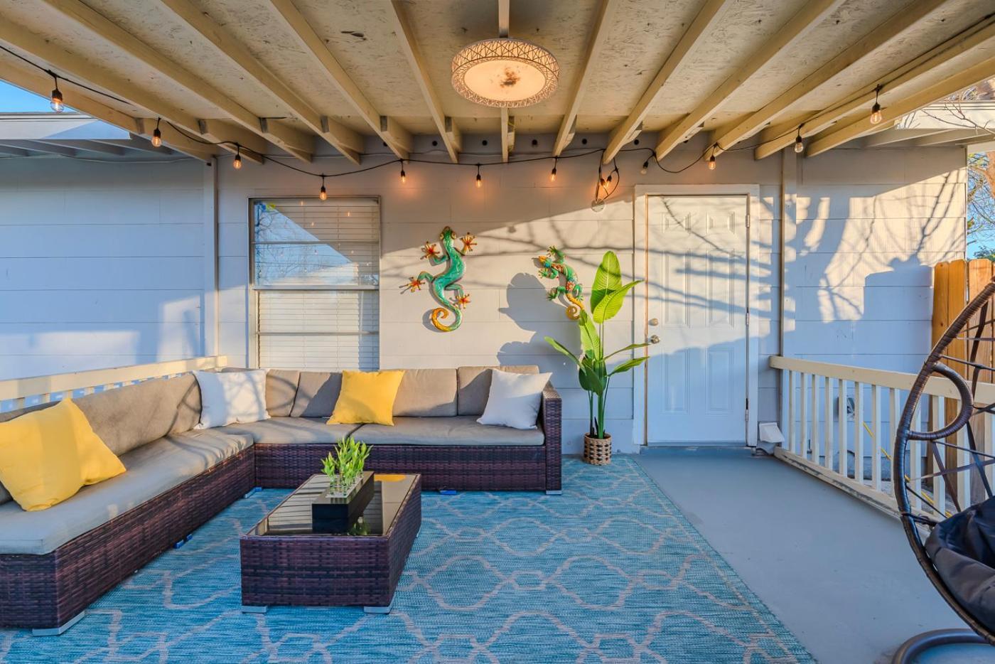 Game Room, Pool & Fire Pit At The Medical Center San Antonio Buitenkant foto