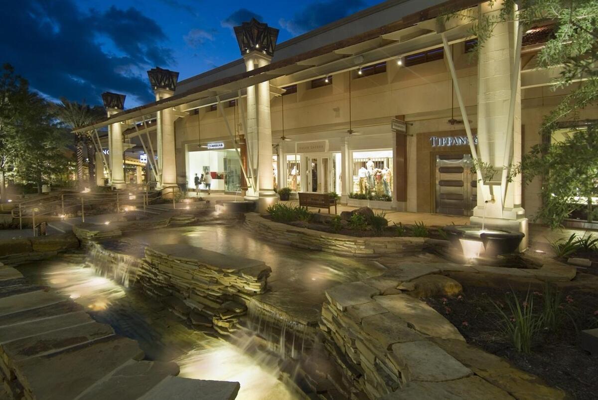 Game Room, Pool & Fire Pit At The Medical Center San Antonio Buitenkant foto