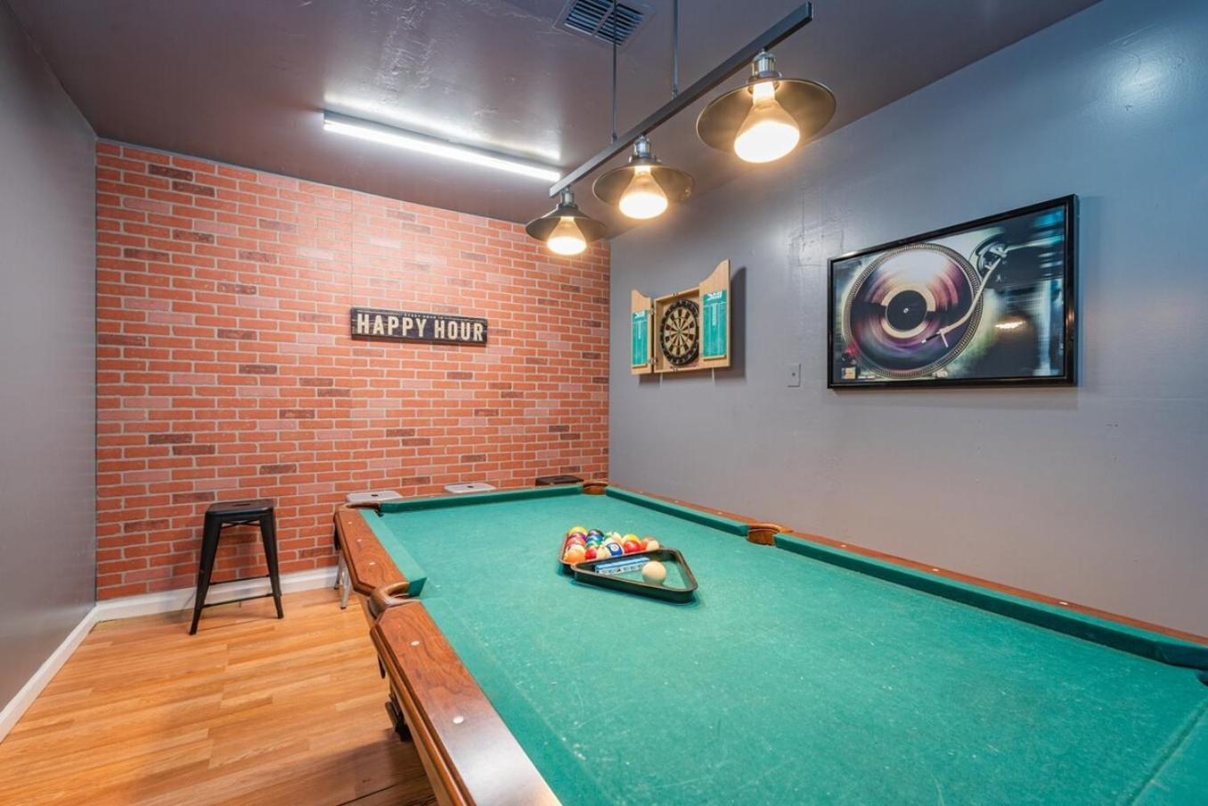 Game Room, Pool & Fire Pit At The Medical Center San Antonio Buitenkant foto