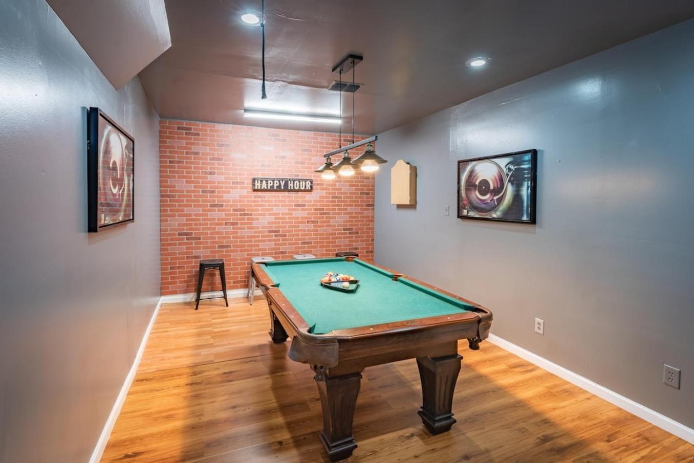 Game Room, Pool & Fire Pit At The Medical Center San Antonio Buitenkant foto